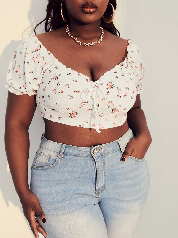 Ditsy Floral Knot Short Sleeve Sweetheart Crop Plus Size T-Shirt